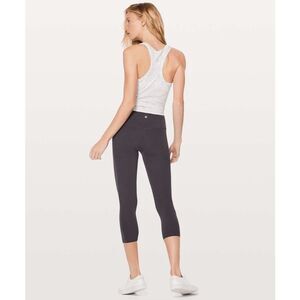 244- EUC Size 4 Lululemon Align Crop *21"